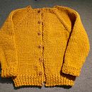 Mi proyecto del curso: Tejido de prendas infantiles con raglán top down. Un projet de St, lisme, Art textile, Tricot , et Design textile de georginaclark731 - 08.10.2023