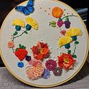 jardim de flores eborboletas. Un proyecto de Bordado y Diseño textil de carla seixas - 12.10.2023