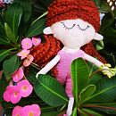 Mi proyecto del curso: Muñecos de tela: diseño, costura y creación de contenido:  Anne. Un proyecto de Artesanía, Diseño de juguetes, Redes Sociales, Fotografía con móviles, Fotografía de producto, Costura, Fotografía para Instagram, Patronaje y confección			 de Helen PEDROCHE - 14.10.2023