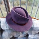 My project for course: Modern Hatmaking. Un proyecto de Diseño de complementos, Diseño de moda, Tejido y Needle felting de Katarzyna Hołda - 18.10.2023