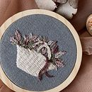 projetos de primavera para a edição 41 do @borda.comigo. Un proyecto de Bordado y Artesanía de Carla Ramos - 20.10.2023