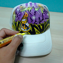 Gorra  de graffiti personalizada, Jorge Real Madrid por Marcos Segan.. Ilustração tradicional, Design de acessórios, Pintura, Caligrafia, Lettering, Desenho, Criatividade, Instagram e Ilustração com tinta projeto de Marcos López Ruiz - 27.10.2023