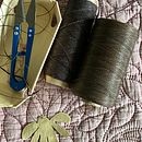 Una pequeña flor. Un progetto di Design di accessori, Artigianato, Design di gioielli e DIY di Maria Govantes - 29.10.2023