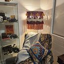 My project for course: Macramé Lamp Design. Un progetto di Artigianato, Interior Design, Fiber Art, Macramè e Textile Design di madeleine.j.cooper - 30.10.2023