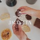 Jacintta. Een project van  Ontwerp, Retoucheren van foto's, Vectorillustratie,  Creativiteit,  Tekening, Logo-ontwerp, Mobiele fotografie, Digitale illustratie, Digitale marketing,  Concept art,  Videobewerking, Instagram, Fotografie voor Instagram, Social media-ontwerp, Food St, ling y Ontwerp van briefpapier van Micaela Altamira - 05.11.2023