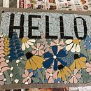 My project for course: Modern Mosaic Art: Make Floral Compositions with Tiles. Een project van Craft, Meubelontwerp en -bouw, Keramiek,  Interieur y DIY van Julia Robertson - 25.11.2023