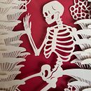 Papercut: la muerte en su jardín Ein Projekt aus dem Bereich Traditionelle Illustration, H, werk, Kartonmodellbau, Stor, telling, Buchbinderei, Kinderillustration und DIY von Alex Sifuentes - 28.01.2024