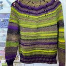 Mi proyecto del curso: Diseño y tejido de prendas de punto sin costuras con agujas circulares. Un progetto di Design di accessori, Fashion design, Fiber Art, DIY e Maglia di Mercè Mateo - 09.12.2023