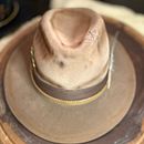 Mi proyecto del curso: Confección de sombreros modernos . Design accesoriu, Design vestimentar, Arte din fibre și Fetru cu ac de Sandra Mello - 12.26.2023
