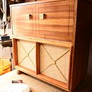 Mi proyecto del curso:restauracion de un muebles de radio de 1930  con tapicería ademas restaurar todo el mueble , con madera natural y restauración de manillas y bisagras a los colores originales con barnices a base de agua , colas base agua profesional, . % Ricardo Ignacio Concha Candia tarafından hazırlanan Sanat ve El Sanatları, Mobil, a Tasarımı ve Yapımı, İç Tasarım, Kendin Yap, Ahşap işçiliği, Ve Geri dönüşüm projesi - 12.25.2023