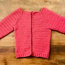 Mein Abschlussprojekt für den Kurs: Top-down: häkle einteilige Kleidungsstücke Ein Projekt aus dem Bereich Modedesign, Weben, DIY, Crochet und Textildesign von romina_valva - 08.01.2024