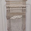 Mi proyecto del curso: Introducción al macramé: creación de un tapiz decorativo. Accessor, Design, Arts, Crafts, Interior Design, Decoration, Fiber Arts, Macramé, and Textile Design project by elena.martingil - 01.10.2024