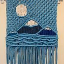My project for course: Basic Macramé: Knot Nature-Inspired Tapestries (The 3 Winter Sisters) I still need to tidy up the back and cut the ends.. Een project van Macramé y Textielontwerp van trina_maclean - 12.01.2024