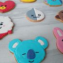 Mi proyecto del curso: Decoración de galletas de BT21 . Design, Painting, and DIY project by Giselle Condoy Sánchez - 01.17.2024