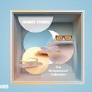 Sunnies Studios- Wraparound Collection Display Design-Final Project for course: Introduction to Visual Merchandising. Un proyecto de Interiorismo, DIY, Retail Design y Diseño de espacios de Perry Estocado - 18.01.2024