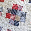 Patriotic Mini Charm Chiffon Baby Quilt. Un projet de Couture de Cara Brooke - 24.01.2024