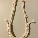 Mi proyecto del curso: Iniciación a la bisutería con cordón: fabrica tus propios collares. Un projet de Artisanat, Design de bijoux, Macramé , et Design textile de Khori Haylli Rodriguez - 25.01.2024