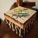 Pyrography project_wooden box. Projekt z dziedziny Craft,  R, sunek, Obróbka drewna, Kreat, wność, R, sunek botaniczn,  R, sunek atramentem i  Sztuki piękne użytkownika Jan Harvey - 04.02.2024