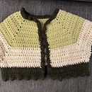 Il mio progetto del corso: Top-down: capi interi all'uncinetto. Un progetto di Fashion design, Fiber Art, DIY, Uncinetto e Textile Design di Laura Poma - 31.01.2024