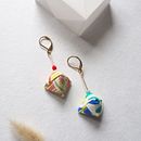 Mon projet du cours : Origami : créez des bijoux en papier. Een project van Ontwerp van accessoires, Craft, Sieradenontwerp, Papercraft,  Modeontwerp y DIY van Clélia Poirot - 13.02.2024