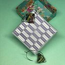 My project for course: Paper Jewelry-Making with Origami Techniques. Un progetto di Design di accessori, Artigianato, Design di gioielli, Papercraft, Fashion design e DIY di Paulina Contreras - 11.02.2024