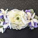 Mein Abschlussprojekt für den Kurs: Tragbarer Blumenschmuck: Accessoires mit frischen Blumen. Un proyecto de Diseño de complementos, Diseño de jo, as, Diseño de moda, DIY, Diseño floral y vegetal de andrea_218568 - 18.02.2024