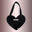  Vintage Black Jeans Heart-Shaped Totebag. Un proyecto de Upc, cling, Diseño de moda y Costura de Luisa Hurtado - 22.02.2024