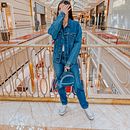 Upcycled Mini Backpack with Denim Scraps. Un proyecto de Diseño de moda, Costura, Upc y cling de Luisa Hurtado - 22.02.2024
