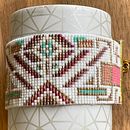 Mon projet du cours : Bijoux tissés en perles : créez des motifs élégants. Un projet de Création d'accessoires, Artisanat, Design de bijoux , et Art textile de laurelyn - 22.02.2024