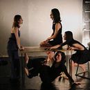 Overtones, a play by Alice Gerstenberg . % Marta Molina Navarro tarafından hazırlanan Senar, o, Konsept Sanatı, Yaratıcılık, Pazarlama, Güzel sanatlar, Ve Karakter Tasarımı projesi - 02.26.2024