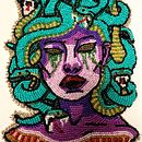 My project for course: Beaded Embroidery Portraits . Desain Aksesori, Bordir, Dekorasi, Dan Desain Tekstil proyek oleh ameliadolldots - 03.03.2024