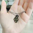 A honeycomb necklace - A project for course: 3D Printing for Jewelry and Accessories . % Kinga Bągard tarafından hazırlanan Tasarım, 3D, Sanat ve El Sanatları, Mücevher Tasarımı, 3D Tasarım, Ve Kendin Yap projesi - 03.10.2024