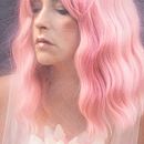 Mon projet du cours : Photographie de portrait à travers une surface transparente. Un proyecto de Fotografía, Post-producción fotográfica		, Fotografía de retrato, Fotografía de estudio, Fotografía digital y Fotografía artística de Caroline Fournier - 13.03.2024
