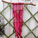 My project for course: Macramé for Beginners: Explore the Art of Knots. Un proyecto de Diseño de complementos, Artesanía, Diseño de interiores, Decoración de interiores, Tejido y Macramé de Jaana Lehtinen - 02.04.2024