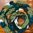 My project for course: Circular Weaving for Colorful Wall Decor. Artesanato, Design de interiores, Pattern Design, Tecido, Tecelagem, e Design têxtil projeto de Tiffany Flores - 02.04.2024
