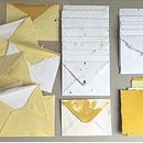Mijn project van de cursus: Handgemaakt, gerecycled papier: creëer je eigen briefpapier. Un projet de Artisanat, Beaux Arts, Papercraft, Reliure, DIY , et Design de papeterie de sigrid_holweg - 03.04.2024