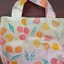 Coleção "Folhas e Frutos Gaia" - Projeto curso Block Printing e Design de Padrões Digitais. Ilustração tradicional, Pattern Design, Design de moda, Estampagem, e Estamparia têxtil projeto de Giovana Petrocele - 07.04.2024