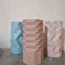 Mi proyecto del curso: Moldes geométricos hechos a mano: diseña objetos facetados Ein Projekt aus dem Bereich Design, Erweiterungsentwicklung, H, werk, Bildende Künste, Innendesign, Dekoration von Innenräumen, Innenarchitektur und DIY von Franco Cascardo - 12.04.2024