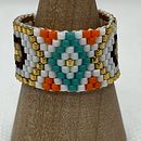 Mi proyecto del curso: Diseño de accesorios con cuentas: teje patrones elegantes. Un progetto di Design di accessori, Artigianato, Design di gioielli e Fiber Art di Mariela Paola Vadalá - 16.04.2024