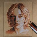 Kate Winslet - Tricromía sobre madera. Traditional illustration, Pencil Drawing, Drawing, Portrait Drawing, Realistic Drawing, Artistic Drawing, Colored Pencil Drawing, and Fine Arts project by Néstor Canavarro - 04.18.2024