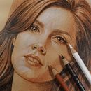 Amy Adams - Tricromía con técnica  de "Tres tizas" sobre papel de color.. Pencil Drawing, Portrait Drawing, Drawing, Realistic Drawing, Artistic Drawing, Colored Pencil Drawing, and Fine Arts project by Néstor Canavarro - 04.18.2024