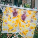 Meu projeto do curso: Impressão botânica em tecido e papel. Artesanato, Design de moda, DIY, Tingimento têxtil, Estamparia têxtil, e Design têxtil projeto de Marta Varatojo - 17.04.2024