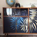 Refurbished MCM Sideboard with handpainted ferns . % Máire Olsson tarafından hazırlanan Mobil, a Tasarımı ve Yapımı, Mobil, a Restoras, Ve onu ve Geri Dönüşümü projesi - 04.30.2024