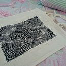 Il mio progetto del corso: Introduzione alla stampa serigrafica colorata per vestiti. Un proyecto de Serigrafía, Estampación, Estampación textil y Diseño textil de Caterina Trapasso - 09.05.2024