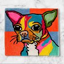 Proyecto Tufting: Alfombra Chihuahua Art Pop. Een project van Craft y  Ontwerp van Jocelyn Barrios Trarupil - 28.02.2022