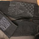 My project for course: Introduction to Japanese Sashiko Stitching. Een project van Borduurwerk, Textiel, DIY, Upc, cling y Textielontwerp van Julia - 03.06.2024