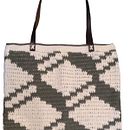 My project for course: Crochet Pattern Design: Find Your Signature Style. Un progetto di Design di accessori, Pattern design, Fiber Art, DIY, Uncinetto e Textile Design di Margarete Medeiros - 03.05.2024