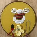 Mi proyecto del curso: Bordado en relieve con la técnica de encaje con nudos . Traditional illustration, Arts, Crafts, Embroider, Fiber Arts, and Textile Design project by ro.hayot - 06.03.2024