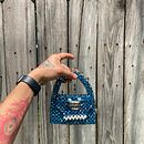 Bolsa de cristales reciclados ✨. Un progetto di Artigianato, Design, Br, ing, Br e identit di Fabricio Guillén - 08.06.2024