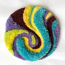 My project for course: Artistic wool cut for tapestries. Un progetto di Ricamo, Interior Design, Fiber Art, DIY, Punch needle e Textile Design di Estrella Vega - 09.06.2024
